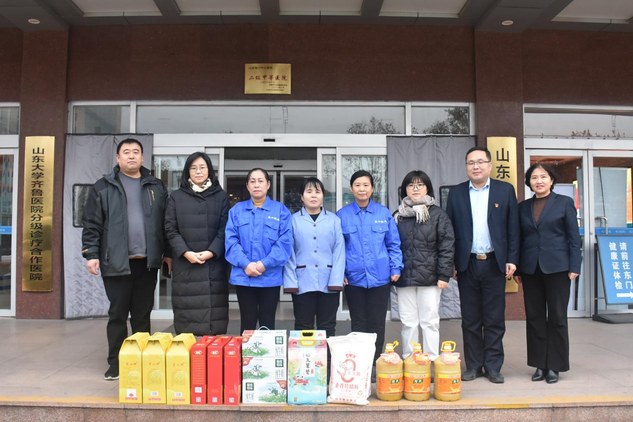 濟(jì)南市物業(yè)協(xié)會(huì)走訪慰問(wèn)連心物業(yè)特困職工